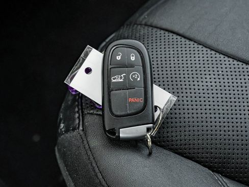 Used 2020 Jeep Cherokee Limited image 71