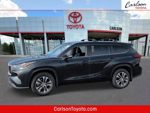 Used 2021 Toyota Highlander XLE image 1