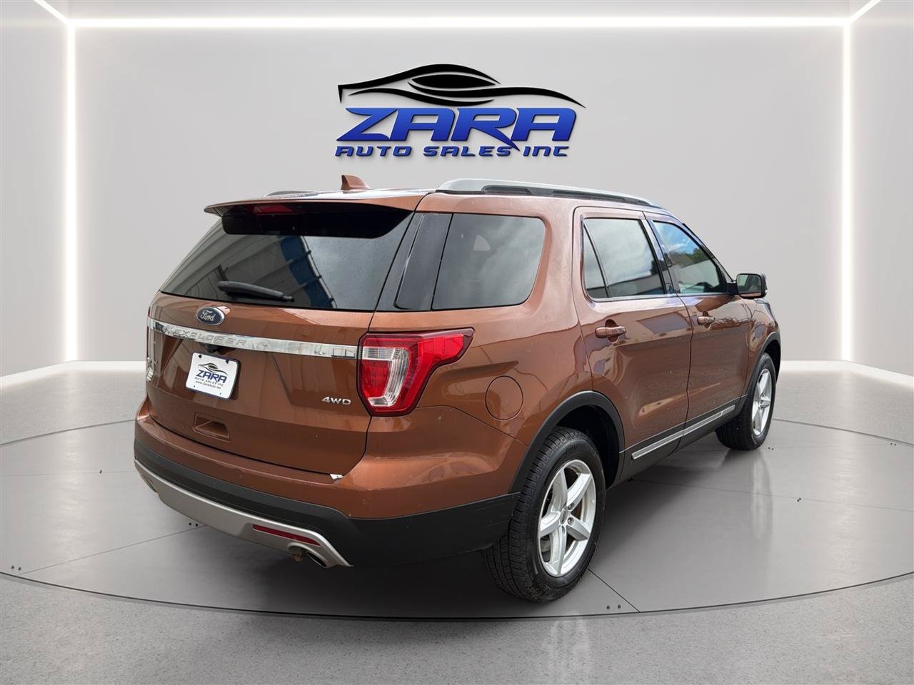 Used 2017 Ford Explorer XLT w/ Equipment Group 202A AWD/4WD image 7