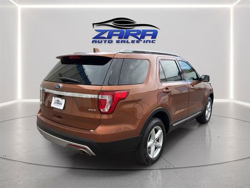 Used 2017 Ford Explorer XLT w/ Equipment Group 202A AWD/4WD image 7