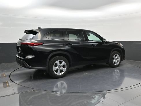 Used 2020 Toyota Highlander L AWD/4WD image 7