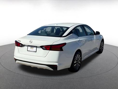 Used 2025 Nissan Altima 2.5 SV FWD image 11