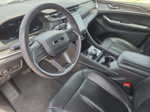 Used 2024 Jeep Grand Cherokee Limited AWD/4WD image 16