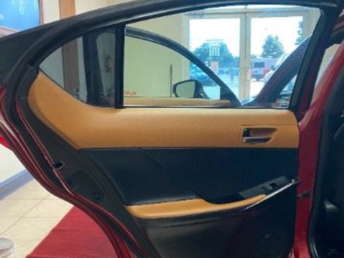 Used 2022 Lexus IS 300 image 9