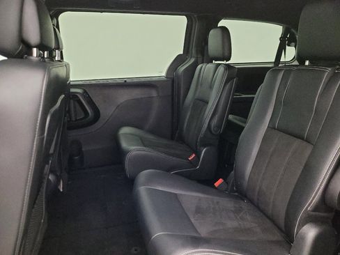 Used 2020 Dodge Grand Caravan SXT w/ Driver Convenience Group FWD image 18