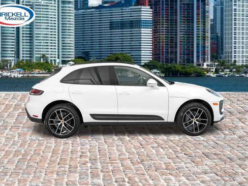 Used 2022 Porsche Macan AWD/4WD image 8