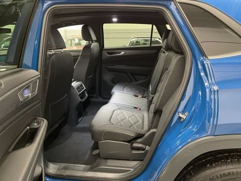 New 2025 Volkswagen Atlas Cross Sport SE w/ Panoramic Sunroof Package AWD/4WD image 8