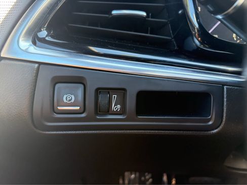 Used 2025 Cadillac XT6 Premium Luxury AWD/4WD image 13