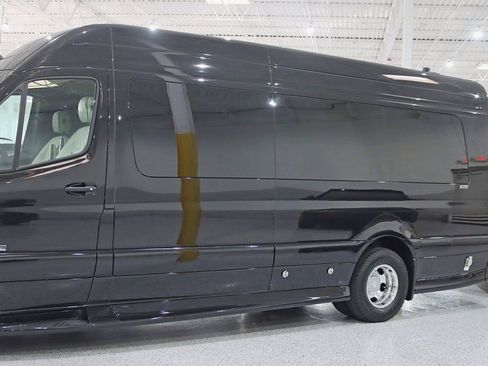 Used 2024 Mercedes-Benz Sprinter 3500 image 3