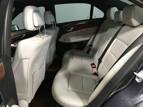 Used 2010 Mercedes-Benz E 350 Sedan image 17