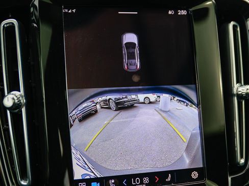 Used 2023 Volvo C40 P8 Recharge Ultimate image 28