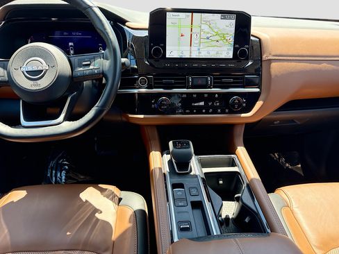 Used 2024 Nissan Pathfinder Platinum FWD image 19