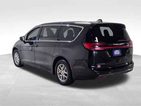 Used 2024 Chrysler Pacifica Touring-L FWD image 22