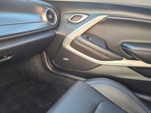Used 2017 Chevrolet Camaro SS image 11