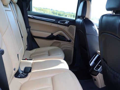 Used 2015 Porsche Cayenne S image 15