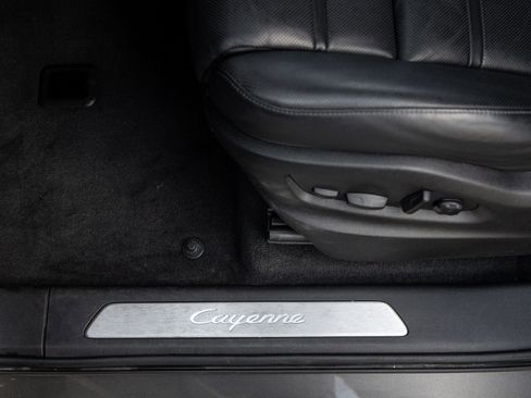 Certified 2023 Porsche Cayenne AWD/4WD image 20