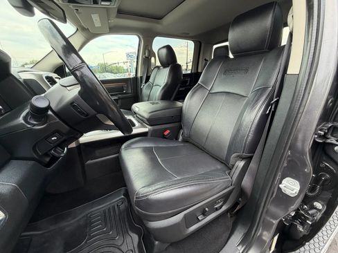 Used 2017 RAM 1500 Laramie AWD/4WD image 10