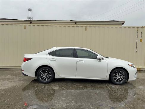Used 2018 Lexus ES 350 w/ Luxury Package w/Wood Trim FWD image 2
