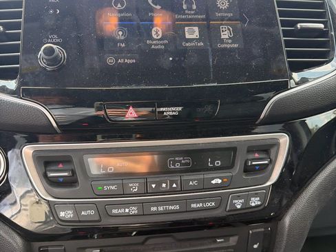 Used 2019 Honda Pilot Touring image 14