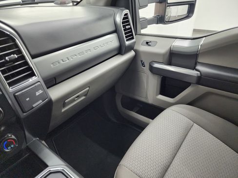 Used 2022 Ford F250 XLT w/ XLT Premium Package image 12
