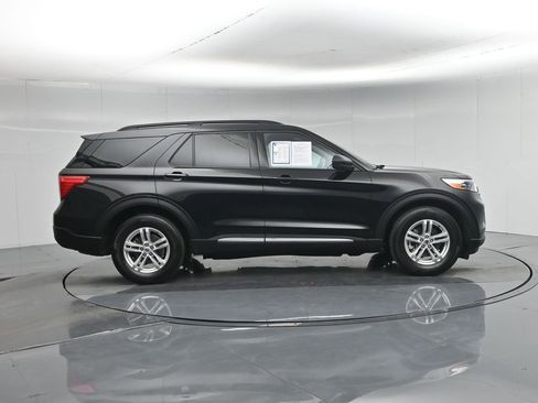 Certified 2023 Ford Explorer XLT RWD image 30