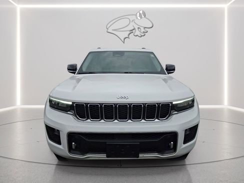 Used 2023 Jeep Grand Cherokee Overland w/ Luxury Tech Group IV AWD/4WD image 21