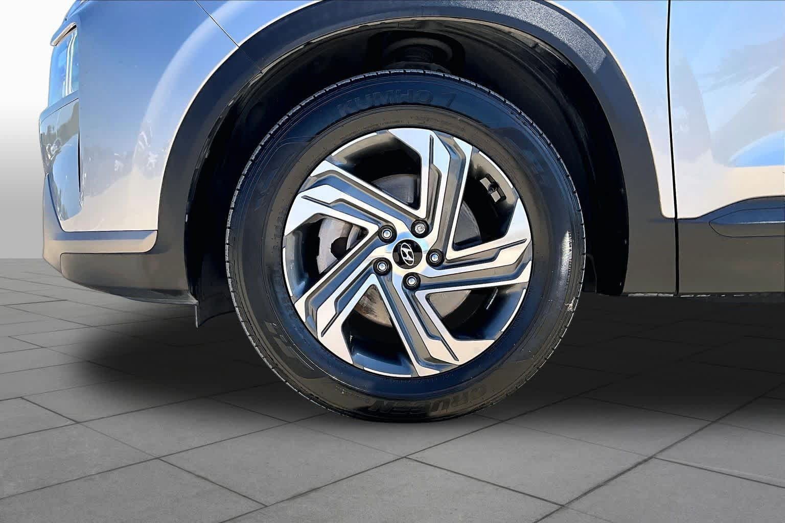 Used 2023 Hyundai Santa Fe SEL FWD image 11