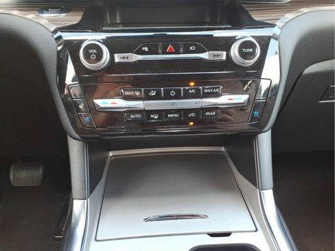 Used 2023 Ford Explorer Limited w/ Equipment Group 301A AWD/4WD image 21
