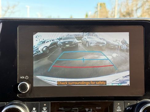 Used 2023 Toyota Highlander LE image 31