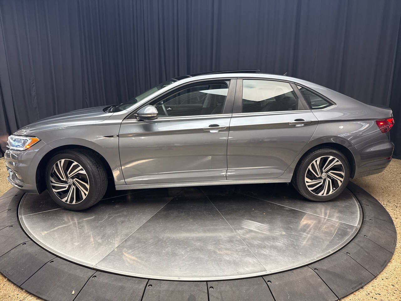 Used 2020 Volkswagen Jetta SEL Premium FWD image 3