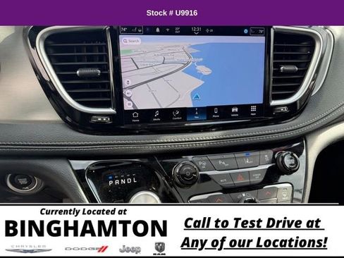 Used 2023 Chrysler Pacifica Limited w/ S Appearance Package image 17