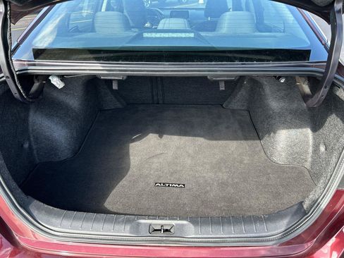 Used 2025 Nissan Altima 2.5 SV FWD image 4