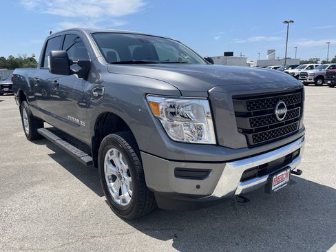 Used 2024 Nissan Titan SV w/ SV Convenience Package AWD/4WD image 2