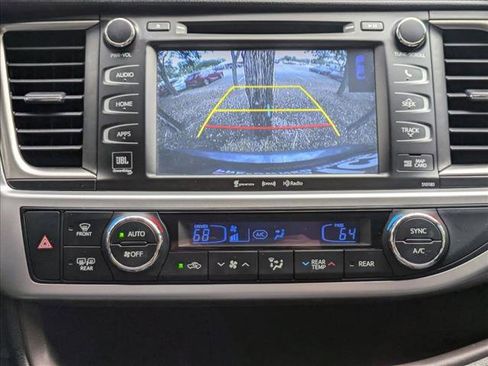 Used 2017 Toyota Highlander Limited image 12