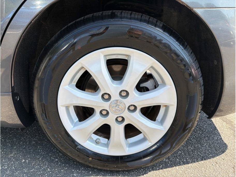 Used 2010 Toyota Camry LE FWD image 20