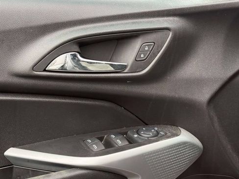 Used 2025 Chevrolet Trax LS w/ LS Convenience Package FWD image 10