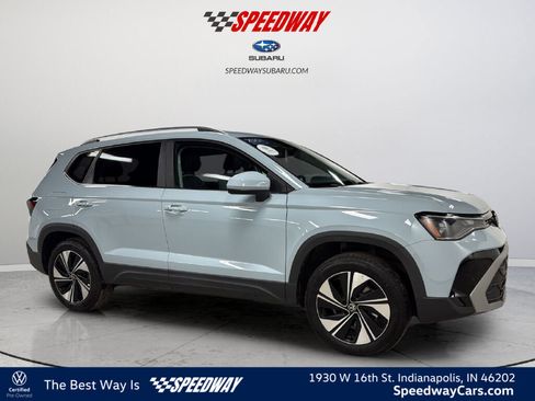 Certified 2025 Volkswagen Taos SE image 1