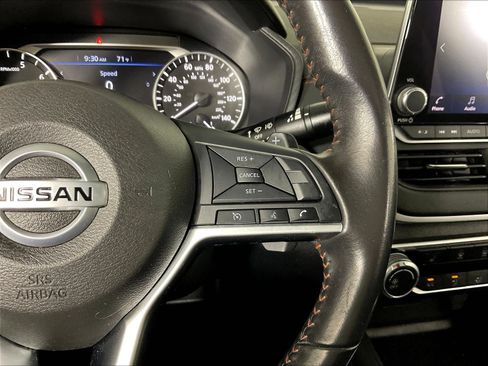 Used 2022 Nissan Altima 2.5 SR w/ Midnight Edition Package FWD image 12