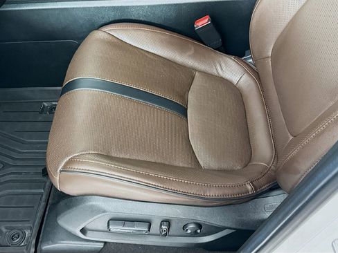 Used 2025 Honda Pilot Elite image 13
