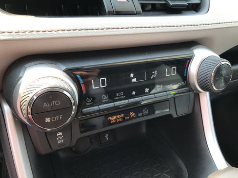 Used 2022 Toyota RAV4 XLE w/ Convenience Package AWD/4WD image 22