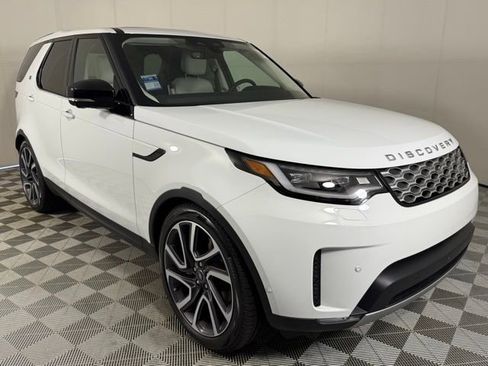 New 2025 Land Rover Discovery S image 7