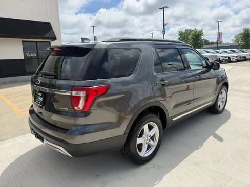 Used 2017 Ford Explorer XLT AWD/4WD image 15