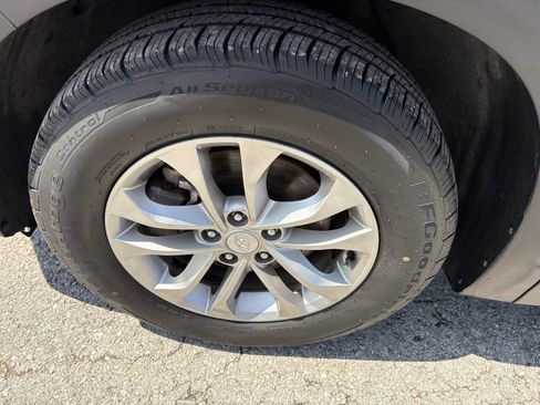 Used 2019 Hyundai Santa Fe SE FWD image 30
