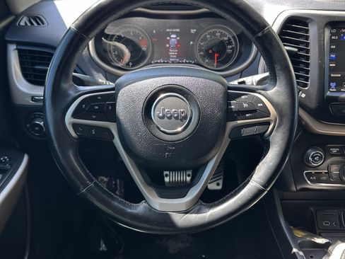 Used 2018 Jeep Cherokee Limited FWD image 14