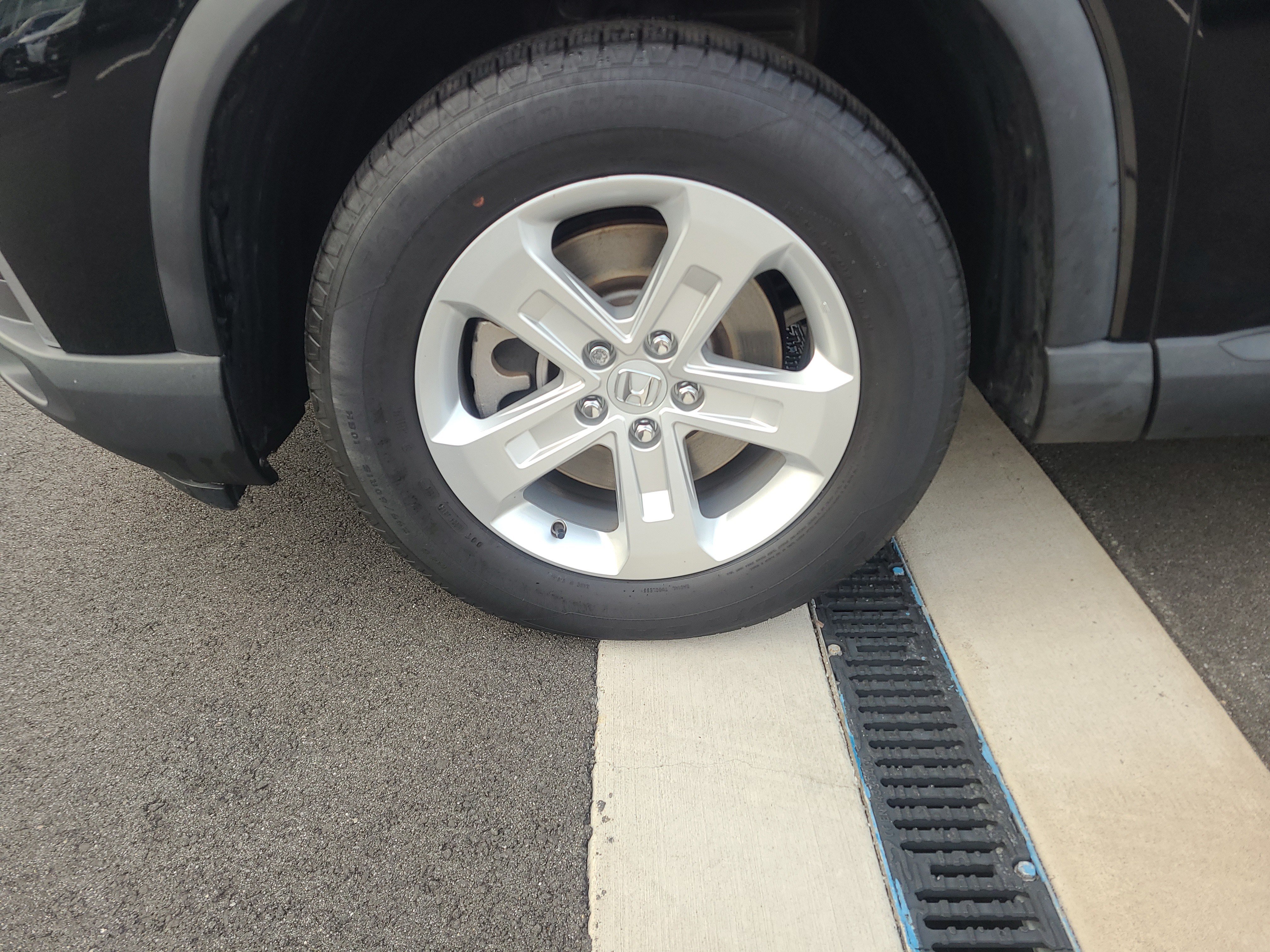 Used 2023 Honda Pilot LX image 9