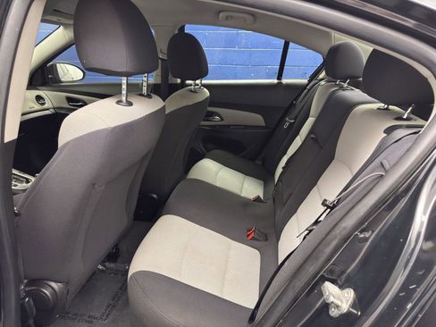Used 2013 Chevrolet Cruze LS image 26