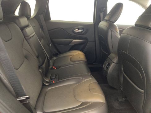 Used 2019 Jeep Cherokee Limited w/ Luxury Group FWD image 19