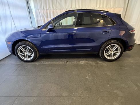 Certified 2024 Porsche Macan image 2