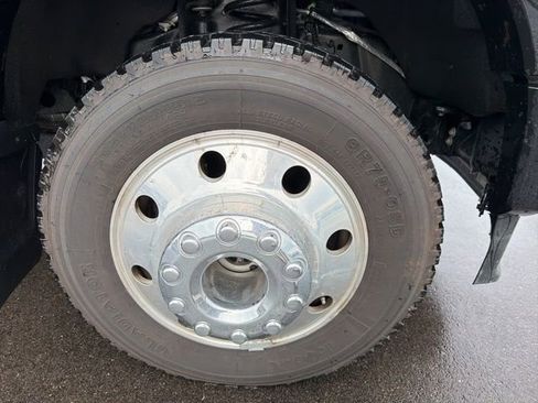 Used 2025 Ford F450 Platinum AWD/4WD image 2