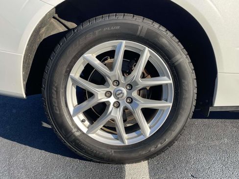 Used 2020 Volvo XC60 T5 Momentum w/ Protection Package Premier AWD/4WD image 9